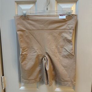 NWT Lane Bryant Cacique 18/20 The Slimmer Short